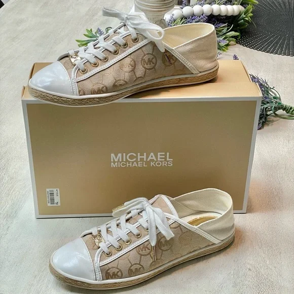 Michael Kors Kristy Slides 🤎 - Picture 8 of 11